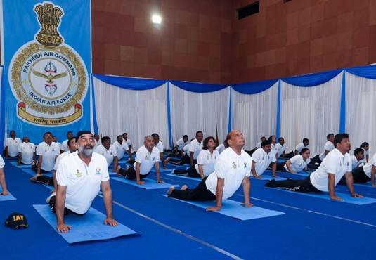Defence Minister Performs Yoga with Around 1,000 Soldiers at Eastern Air Command HQs in Shillong